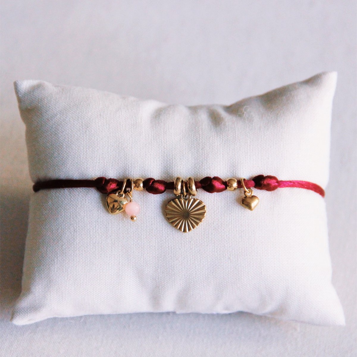 Satijnen bedelarmband met harten en mini -facetten - Bourgondië